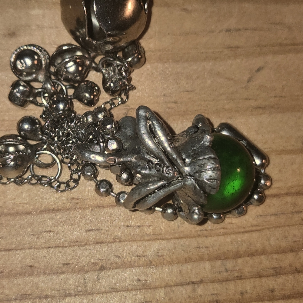 BEAUTIFUL SIGNED CCI PEWTER GREEN GLASS BALL FROG FAIRY BELLS CHARM - Picture 6 of 8
